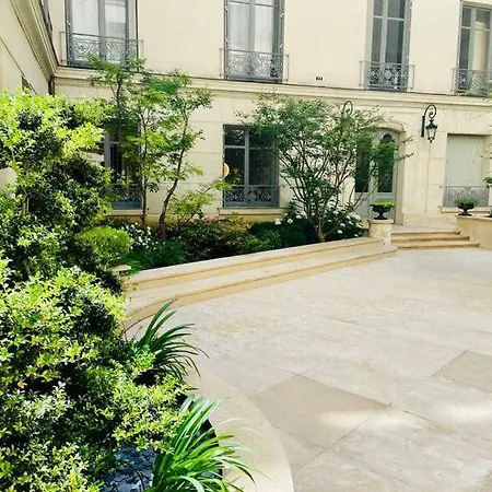 Luxuary Champs Elysees